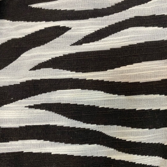 Chico's Black & White Zebra Print Blazer Hook & Eye Closure Chico’s Size 0 - Picture 7 of 9